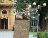 Голова с плеч: в российском Звенигороде кувалдой обнулили бюст Сталина. ФОТО, ВИДЕО
