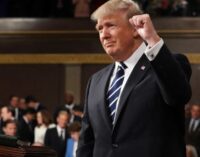 Трамп просит отложить голосование по санкциям против России