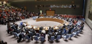 В годовщину вторжения США тайно торговались с Россией за спиной Украины — Le Monde