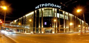 Огонь охватил ТЦ в Москве: эвакуированы более 350 человек