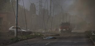 Спасатели ликвидировали последствия обстрела в Славянске. ФОТО