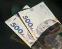 Фальшивые гривны и доллары: как проверить банкноты и не потерять деньги