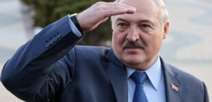 Лукашенко приказал привести белорусскую армию в высшую степень боевой готовности