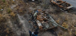 Склады пусты: аналитик раскрыл, где Россия находит технику для фронта