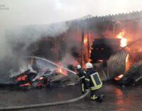 Россияне обстреляли частный дом в Харьковской области: произошел пожар