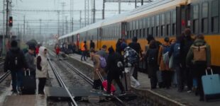 В Николаевской области перебои с электричеством из-за ударов РФ, задерживается ряд поездов