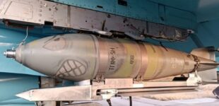 Путинские асы сбрасывают бомбы на головы россиян: зафиксированы жалобы. АУДИО