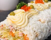 Оливье в виде рулета: привычное блюдо по-новому рецепту к новогоднему столу