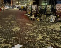 Скандал в Ровно: женщина перевернула портреты погибших воинов