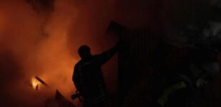 Горят автомобили и раздаются громкие взрывы: Киев под атакой «Шахедов»