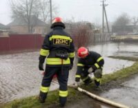 Сумы захлестнула стихия, спасатели работают на пределе