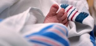 Помощь «єЯсла»: кому из родителей не выплатят 8 тысяч гривен