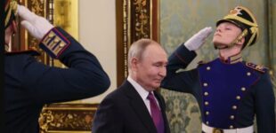 «Пусть танцуют лебеди»: аналитик назвал признаки дворцового переворота в Кремле