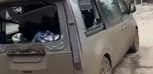 Дрон атаковал эвакуационный автомобил в Донецкой области: есть жертва и раненые. ВИДЕО