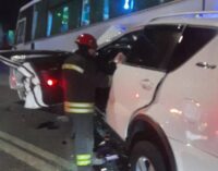 ДТП в Киеве: спасатели освободили водителя легковушки после столкновения с маршруткой. ФОТО