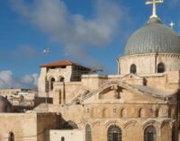 Впервые за столетие церковных лидеров Израиль не пустил в храм Гроба Господня: что происходит