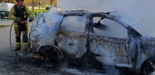 В Херсоне вражеский дрон попал в легковой автомобиль: есть пострадавшие