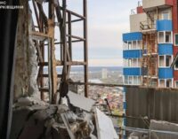 В Харькове дрон попал в многоэтажный дом: пострадала женщина, вспыхнул пожар. ФОТО