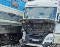 Поїзд Перемишль — Київ зіткнувся з фурою на Львівщині