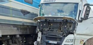 Поїзд Перемишль — Київ зіткнувся з фурою на Львівщині