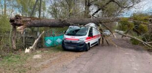 Спасатели устраняют последствия непогоды в нескольких областях Украины