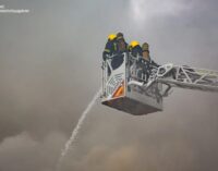 Спасатели потушили крупный пожар в Тернополе после обстрела. ФОТО