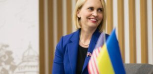 Дипломатия глухих телефонов: экс-посол Бринк рассказала, как Трамп «подставил» посольство США в Украине