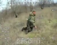 Упал на колени — но поздно: 225-й полк показал работу по оккупантам. ВИДЕО