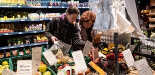 Цены на продукты летом 2026 года: дефицит фруктов и недорогой набор для борща