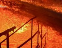 Под Киевом тушат крупный пожар, возникший в результате российской атаки