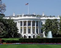 Бои без правил у Белого дома: Трамп шокировал Вашингтон размахом своего 80-летия. ВИДЕО