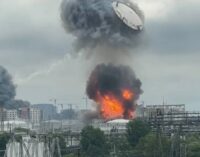 Москва под массированной атакой дронов: горит НПЗ, закрыты аэропорты. ВИДЕО