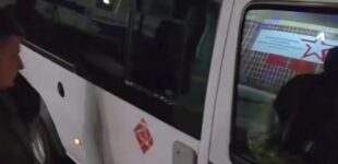 В России силовики устраивают облавы на мужчин с долгами и судимостями и силой заставляют их подписывать контракты