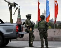 На Москву снова летят дроны: россияне фиксируют массовый налет в области. ВИДЕО