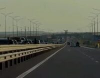 На выезде из Крыма образовалась пробка: движение по Крымскому мосту перекрыли