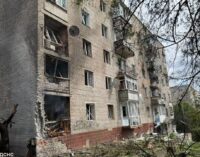Дроны нанесли удар по жилому многоэтажному дому в Изюме: ужасающие последствия. ФОТО