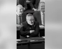 Анатомический нокаут для ультраправых: депутат от «Левых» отомстила за издевательства над женщинами. ВИДЕО
