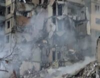 Первые минуты: в Днепре обнародовали оперативное видео с места попадания вражеской ракеты