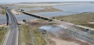 Оккупанты возводят насыпь вместо разрушенного Чонгарского моста в Крым: спутник зафиксировал работы