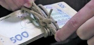 Нищие медики и богатые айтишники: кому в Украине платят космические деньги, а кто считает копейки