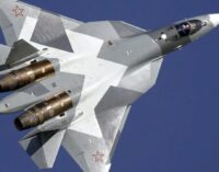 Против украинских дронов в РФ подняли Су-57, но Омский НПЗ не спасли. ВИДЕО