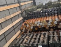 Готовили сделку с оружием: трёх военных задержали при загрузке грузовика. ВИДЕО