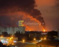 После ночной атаки дронов на Ставрополье горит местный НПЗ. ВИДЕО