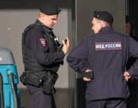 Ищут тайники с бензином: в Псковской области силовики штурмуют гаражи запасливых россиян