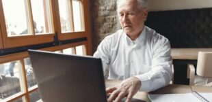 Работа после выхода на пенсию: кому из украинцев грозит потеря выплат и надбавок