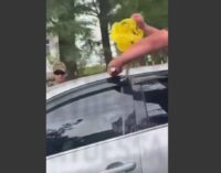 В  Курортном переулке Одессы мужчину в автомобиле заблокировали и залили газом. ВИДЕО