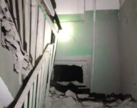 В Краматорске в результате авиаудара обрушился подъезд, четыре человека оказались заблокированными. ФОТО