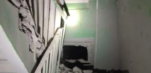 В Краматорске в результате авиаудара обрушился подъезд, четыре человека оказались заблокированными. ФОТО